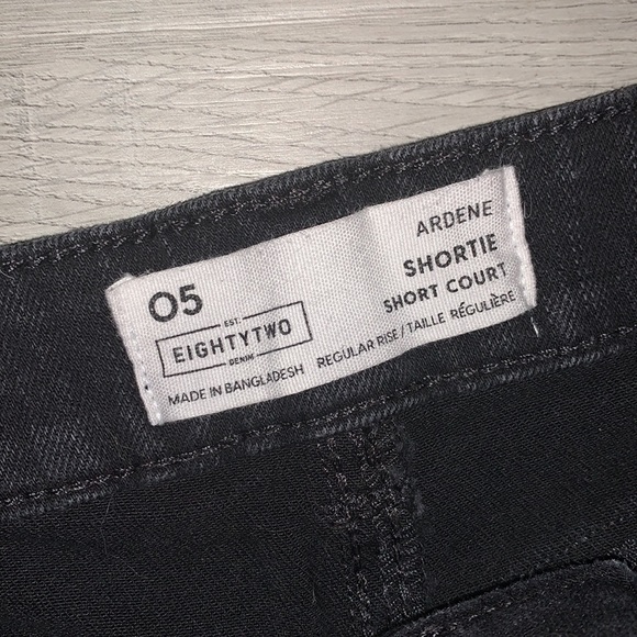 Three Pairs of Ardene Shorts (Size 5) - Picture 7 of 8